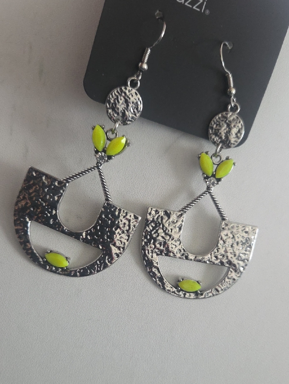 Paparazzi Silver Earrings NWT